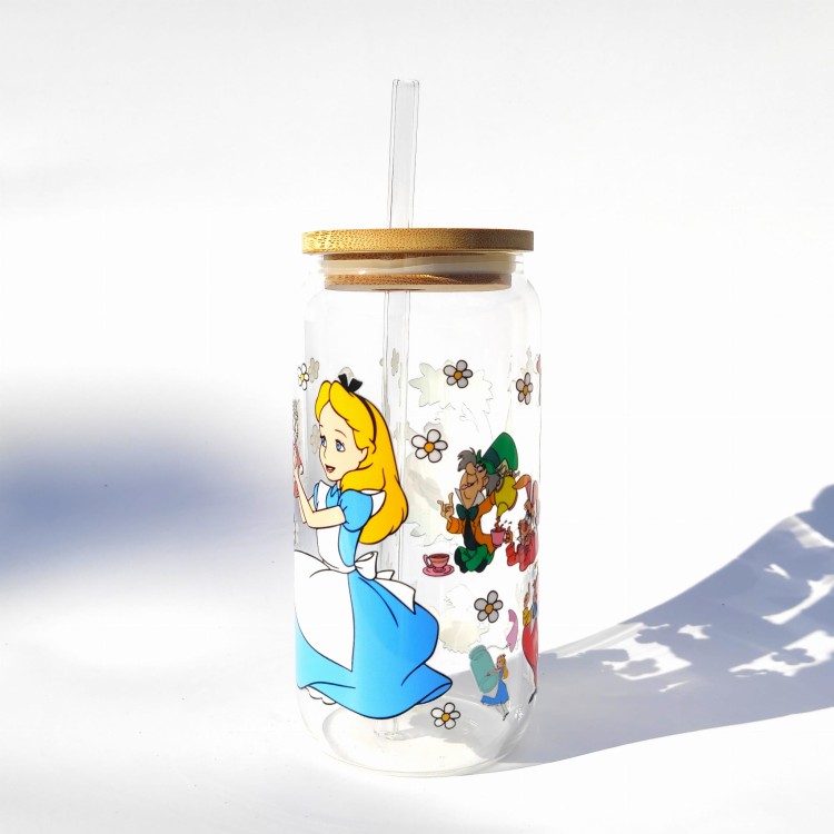 Szklanka 550 ml z bambusową pokrywką i słomką - Alicja w Krainie czarów inspiracja bajką Disney - pocichutku.pl