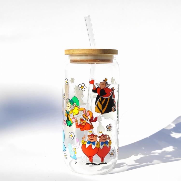 Szklanka 550 ml z bambusową pokrywką i słomką - Alicja w Krainie czarów inspiracja bajką Disney - pocichutku.pl