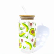 Szklanka 550 ml z bambusową pokrywką i słomką - awokado połówki pestka motyw owocowy - pocichutku.pl