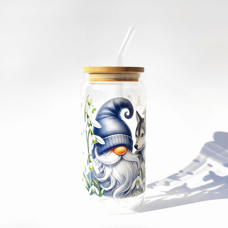 Szklanka 550 ml z bambusową pokrywką i słomką - granatowy krasnal gnom z pieskiem husky - pocicjutku.pl