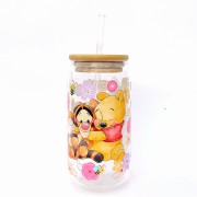 Szklanka 550 ml z pokrywką i słomką - love kubuś puchatek szklanka pełna miłości - pocichutku.pl