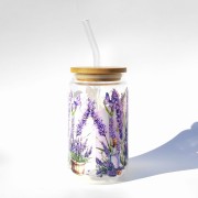 Szklanka 350 ml ze skrzatami i lawendą – bambusowa pokrywka, szklana słomka – fioletowe motyle – pocichutku.pl