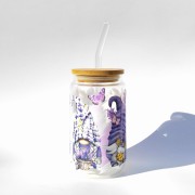 Szklanka 350 ml ze skrzatami i lawendą – bambusowa pokrywka, szklana słomka – fioletowe motyle – pocichutku.pl