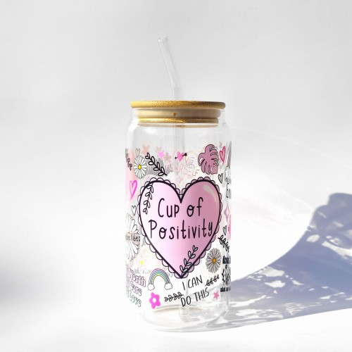 Szklanka 550 ml Cup of Positivity z bambusową pokrywką i słomką – kolorowe motywacyjne napisy, serduszka i tęcze – pocichutku.pl