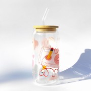 Szklanka 550 ml z bambusową pokrywką i słomką - romantyczna kaseta retro - pocichutku.pl