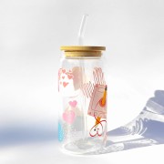 Szklanka 550 ml z bambusową pokrywką i słomką - romantyczna kaseta retro - pocichutku.pl