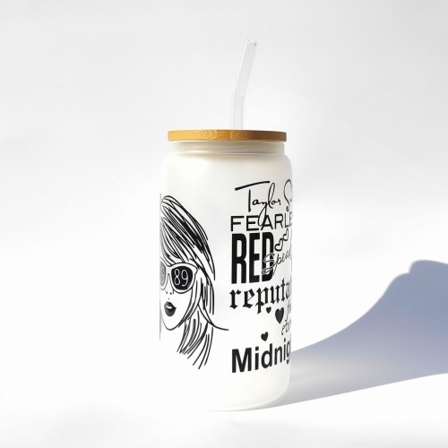 Szklanka 550 ml z bambusową pokrywką i słomką – inspirowanymi albumami taylor swift czarno biały minimalistyczny – pocichutku.pl