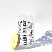 Szklanka 550 ml z bambusową pokrywką i słomką – z kotkami inspirowanymi albumami taylor swift – pocichutku.pl.jpg