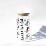 Szklanka 550 ml z bambusową pokrywką i słomką – z kotkami inspirowanymi albumami taylor swift – pocichutku.pl