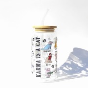 Szklanka 550 ml z bambusową pokrywką i słomką – z kotkami inspirowanymi albumami taylor swift – pocichutku.pl