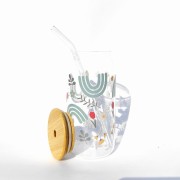 Szklanka 550 ml z bambusową pokrywką i słomką - prosty minimalistyczny kubek do biura z motywem tęczy w kolorze miety - pocichutku.pl