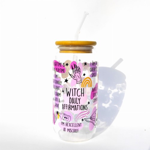 Szklanka 550 ml z bambusową pokrywką i słomką - kubek z afirmacjami dla wiedźmy czarownicy - pocichutku.pl