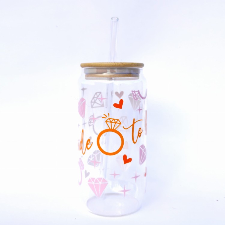 Szklanka 550 ml z pokrywką i słomką - bride to be dla przyszłej panny młodej wieczór panieński, w kolorach różu i pomarańczy - pocichutku.pl