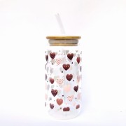 Szklanka 550 ml z bambusową pokrywką i słomką - ozdobiona czekoladowymi serduszkami -  pocichutku.pl