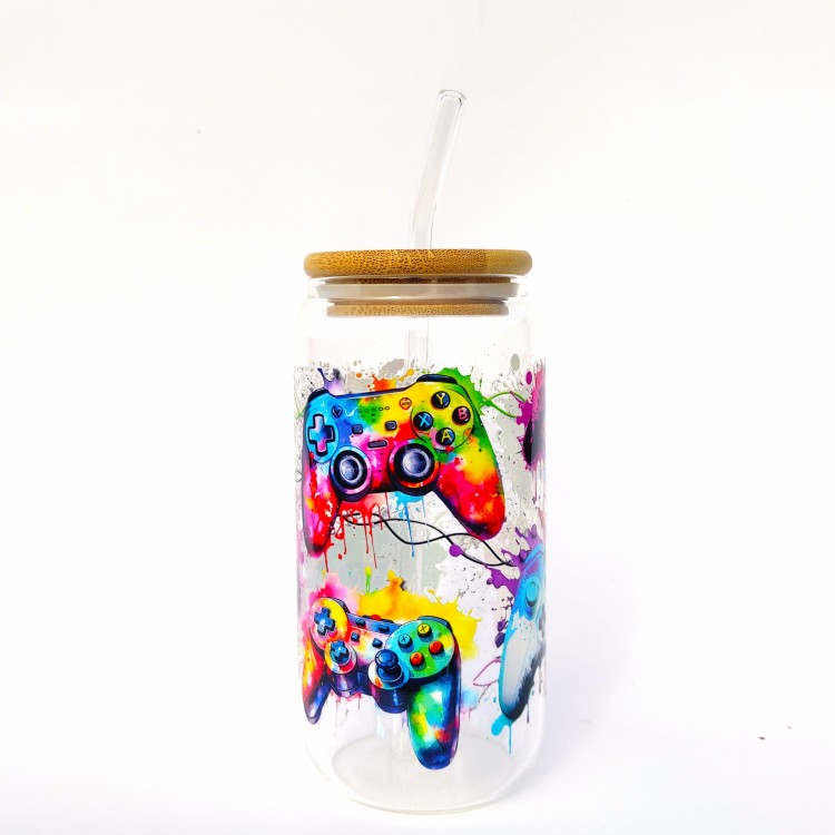 Szklanka 550 ml z bambusową pokrywką i słomką – kolorowe pady joystick - kubek dla gracza - pocichutku.pl