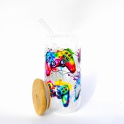 Szklanka 550 ml z bambusową pokrywką i słomką – kolorowe pady joystick - kubek dla gracza - pocichutku.pl