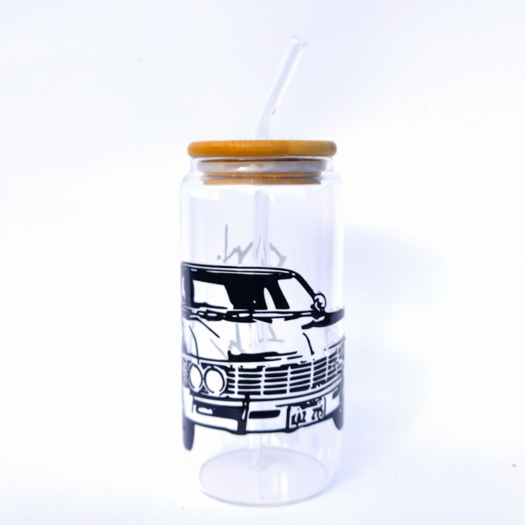 Szklanka 550 ml z bambusową pokrywką i słomką – supernatural impala '67 inicjały dean sam winchester - pocichutku.pl