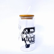Szklanka 550 ml z bambusową pokrywką i słomką – supernatural impala '67 inicjały dean sam winchester - pocichutku.pl