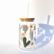 Szklanka 500 ml z bambusową pokrywką i słomką - kubek w kaktusy  - pocichutku.pl