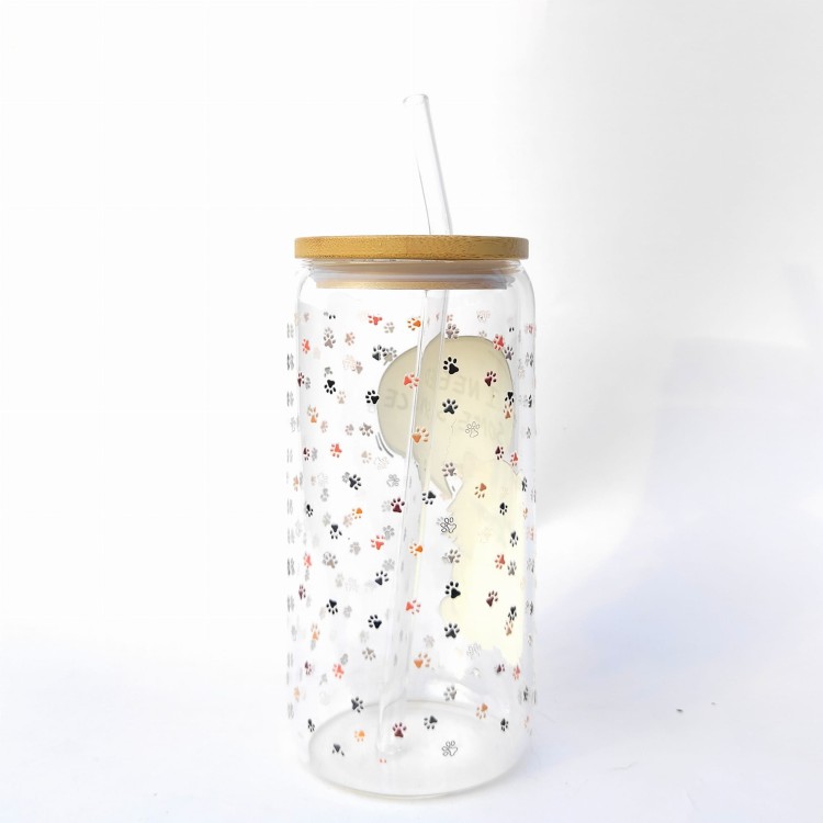 Szklanka 550 ml z bambusową pokrywką i słomką - kotek i need space potrzebuje miejsca spokoju kubek dla introwertyka - pocichutku.pl
