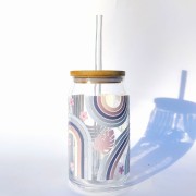 Szklanka 485 ml 500 ml z bambusową pokrywką i słomką - Niebieska tęcza z monsterą kubek dla niej do biura minimalistyczna szklanka  - pocichutku.pl