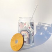 Szklanka 485 ml 500 ml z bambusową pokrywką i słomką - Niebieska tęcza z monsterą kubek dla niej do biura minimalistyczna szklanka  - pocichutku.pl