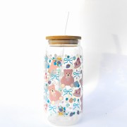 Szklanka 550 ml z bambusową pokrywką i słomką - kubek w niebieskie misie bukiety ciastko słodka szklanka dla dziewczynki - pocichutku.pl
