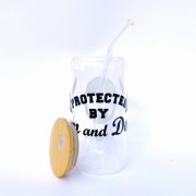 Supernatural Protected by Sam and Dean - szklanka 550 ml z bambusową pokrywką - pocichutku.pl