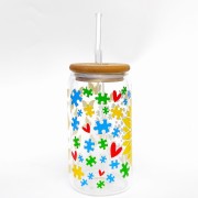Szklanka 550 ml z bambusową pokrywką i słomką - słonecznik z puzzlami symbolem autyzmu, autystyczny słonecznik - pocichutku.pl
