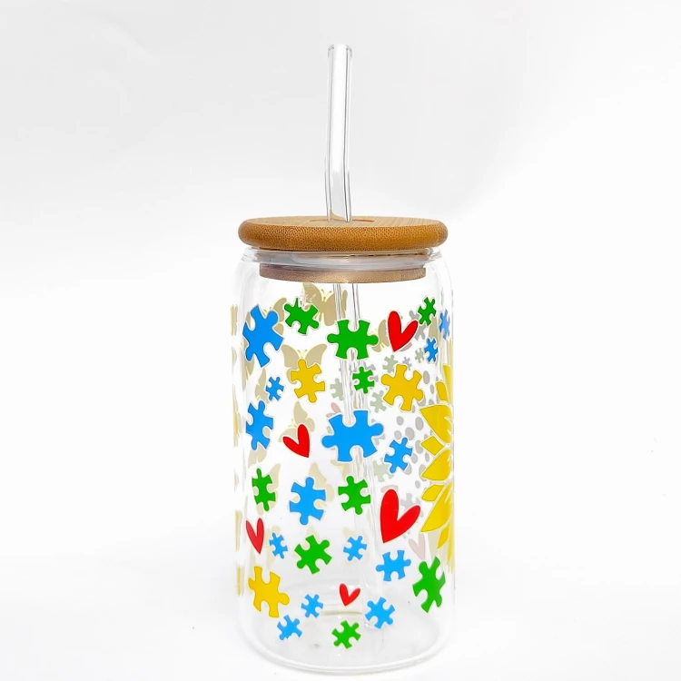 Szklanka 550 ml z bambusową pokrywką i słomką - słonecznik z puzzlami symbolem autyzmu, autystyczny słonecznik - pocichutku.pl