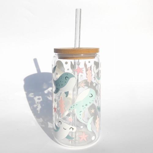 Szklanka 500 ml z bambusową pokrywką i słomką - baby shark rekiny dla dzieci w pastelowych kolorach - pocichutku.pl