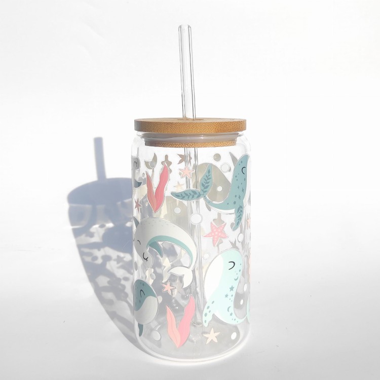 Szklanka 500 ml z bambusową pokrywką i słomką - baby shark rekiny dla dzieci w pastelowych kolorach - pocichutku.pl
