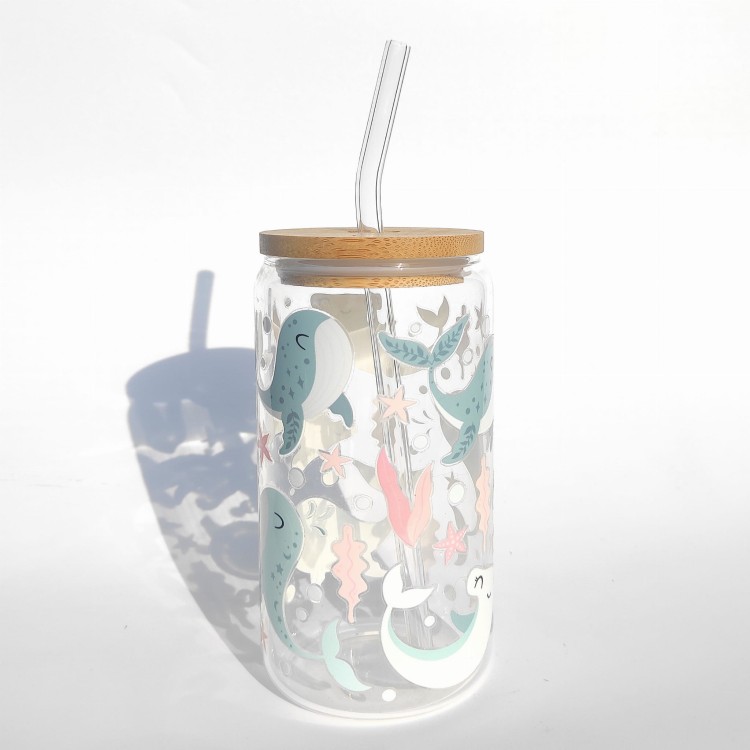 Szklanka 500 ml z bambusową pokrywką i słomką - baby shark rekiny dla dzieci w pastelowych kolorach - pocichutku.pl