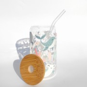 Szklanka 500 ml z bambusową pokrywką i słomką - baby shark rekiny dla dzieci w pastelowych kolorach - pocichutku.pl