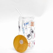 Szklanka 550 ml z bambusową pokrywką i słomką - prezent dla pielęgniarki z elementami medycznymi - pocichutku.pl