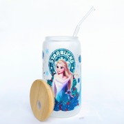 Szklanka 550 ml mleczna szkło z bambusowa pokrywką i słomką - Frozen Kraina Śniego Elsa i Olaf na mlecznym szkle z akcentem Starbucks - pocichutku.pl