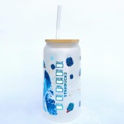 Szklanka 550 ml mleczna szkło z bambusowa pokrywką i słomką - Frozen Kraina Śniego Elsa i Olaf na mlecznym szkle z akcentem Starbucks - pocichutku.pl
