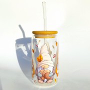 Szklanka 500 ml z bambusową pokrywką i słomką - trzy jesienne krasnale w otoczeniu liści - pocichutku.pl