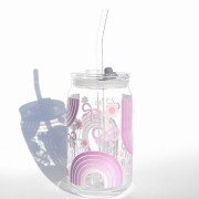 Szklanka 485 ml z plastikową szczelną pokrywką i słomką - fioletowa tęcza z kokardkami i kwiatkami, w tym samym kolorze - pocichutku.pl