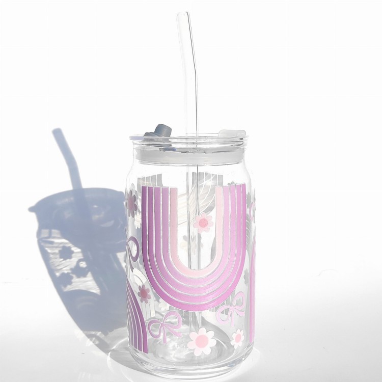 Szklanka 485 ml z plastikową szczelną pokrywką i słomką - fioletowa tęcza z kokardkami i kwiatkami, w tym samym kolorze - pocichutku.pl