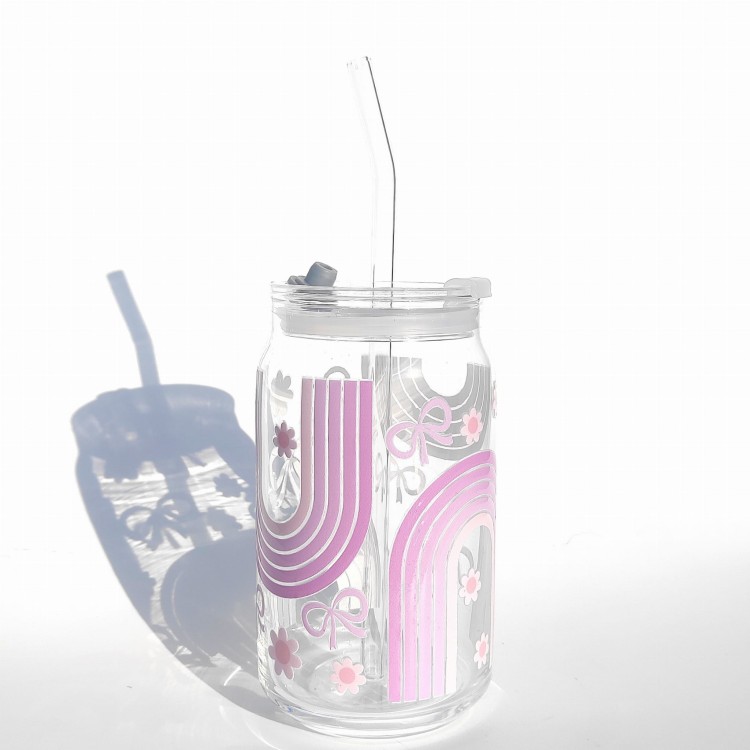 Szklanka 485 ml z plastikową szczelną pokrywką i słomką - fioletowa tęcza z kokardkami i kwiatkami, w tym samym kolorze - pocichutku.pl
