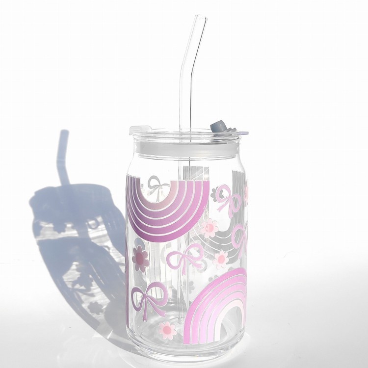 Szklanka 485 ml z plastikową szczelną pokrywką i słomką - fioletowa tęcza z kokardkami i kwiatkami, w tym samym kolorze - pocichutku.pl