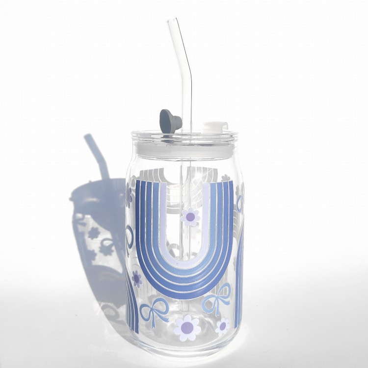 Szklanka 485 ml z plastikową szczelną pokrywką i słomką - granatowa tęcza z kokardkami i kwiatkami, w tym samym kolorze - pocichutku.pl