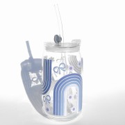 Szklanka 485 ml z plastikową szczelną pokrywką i słomką - granatowa tęcza z kokardkami i kwiatkami, w tym samym kolorze - pocichutku.pl