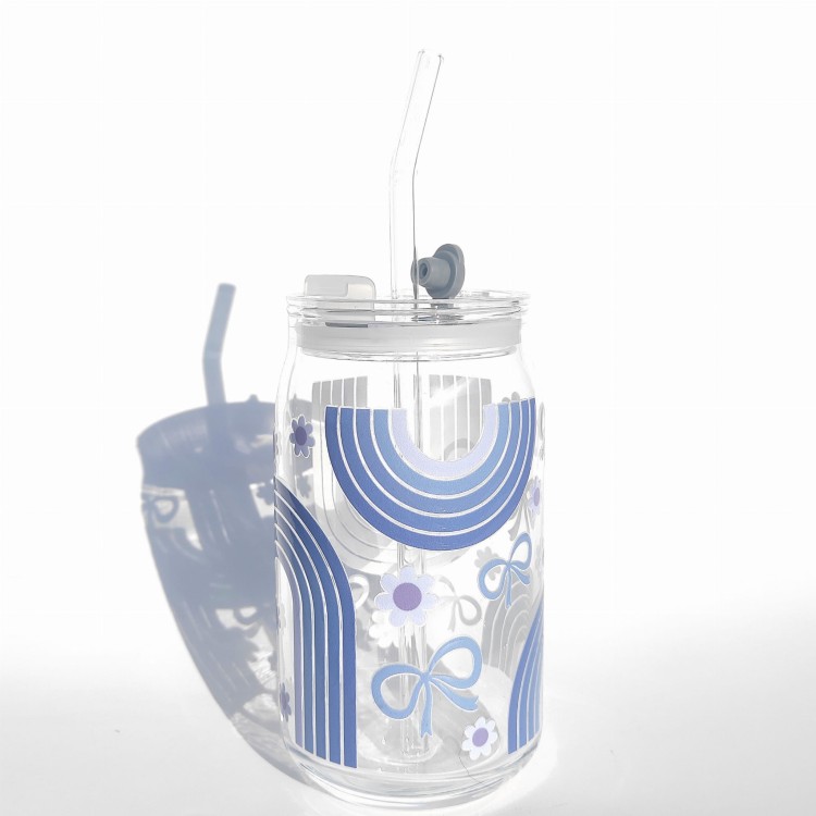 Szklanka 485 ml z plastikową szczelną pokrywką i słomką - granatowa tęcza z kokardkami i kwiatkami, w tym samym kolorze - pocichutku.pl