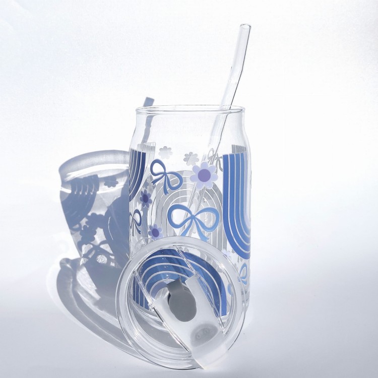 Szklanka 485 ml z plastikową szczelną pokrywką i słomką - granatowa tęcza z kokardkami i kwiatkami, w tym samym kolorze - pocichutku.pl
