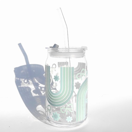 Szklanka 485 ml z plastikową szczelną pokrywką i słomką - miętowa tęcza z kokardkami i kwiatkami, w tym samym kolorze - pocichutku.pl