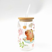 Szklanka 350 ml z bambusową pokrywką i słomką - kapibara w SPA wodne rośliny mała kapibara slow relax - pocichutku.pl