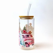 Szklanka 550 ml z bambusową pokrywką i słomką - różowa choinka, samochód, pierniczkowy domek - pocichutku.pl