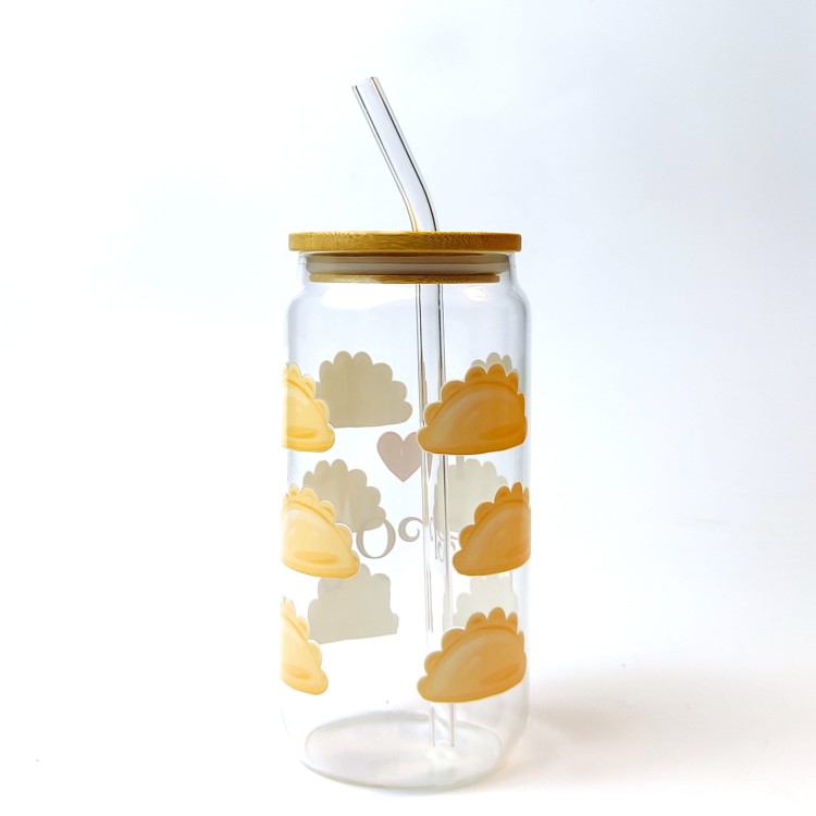 Szklanka 550 ml z bambusową pokrywką i szklaną słomką - kocham pierogi, z serduszkiem - pocichutku.pl